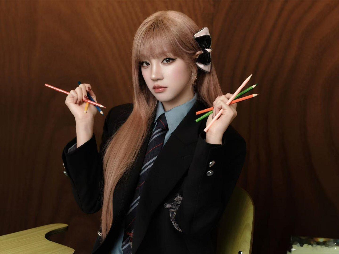 可甜可飒可温柔，宋雨琦的百变属性藏不住啦！纯金造型气场拉满，厨娘装扮清新脱俗，无