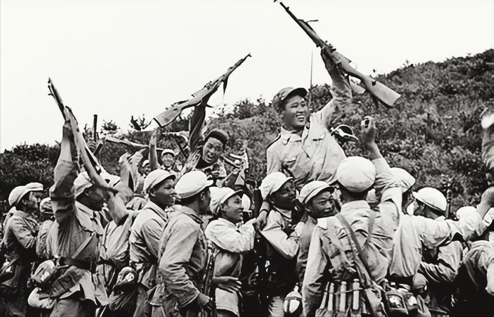 美国人到现在也想不通:190万发炮弹为何轰不平一座小山头?上甘岭43天血战,毫无