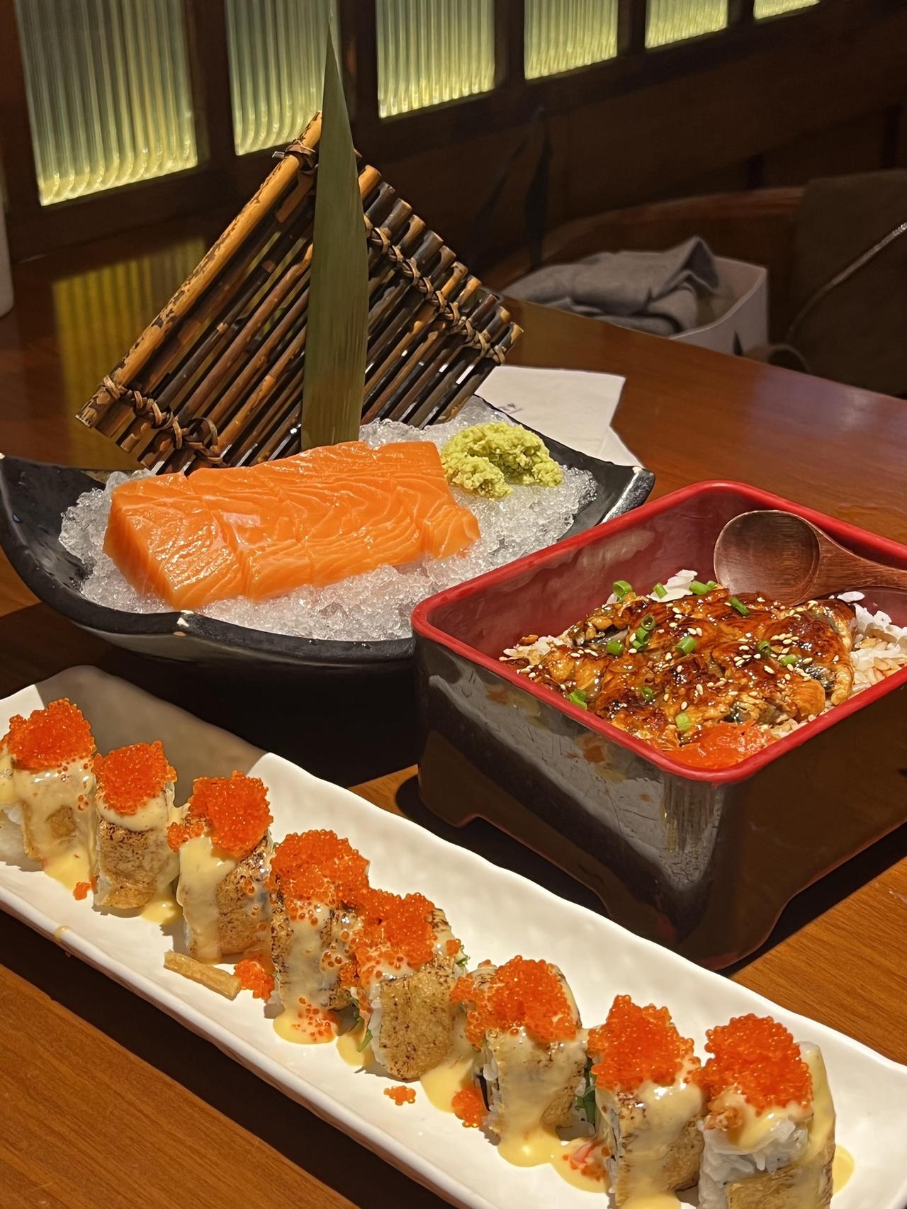 ✨鳗鱼饭招牌必点烤鳗鱼嫩嫩的酱汁拌饭贼香✨芝士奶豆腐奶香味超级浓郁吃