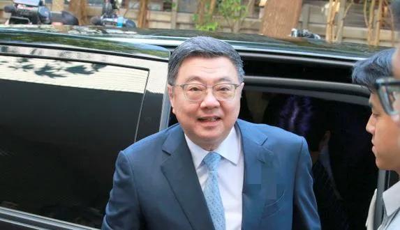 立院新会期开始，卓荣泰率先挑动攻防，为了反对蓝营提议，叫嚣称债务不能留下一代！就