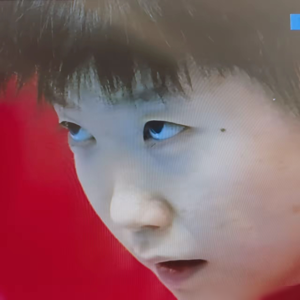 王曼昱夺冠，为什么现场观众却给她失误鼓掌？这比赛看得人憋屈，王曼昱每得一分，自己喊一嗓子，失误了，对