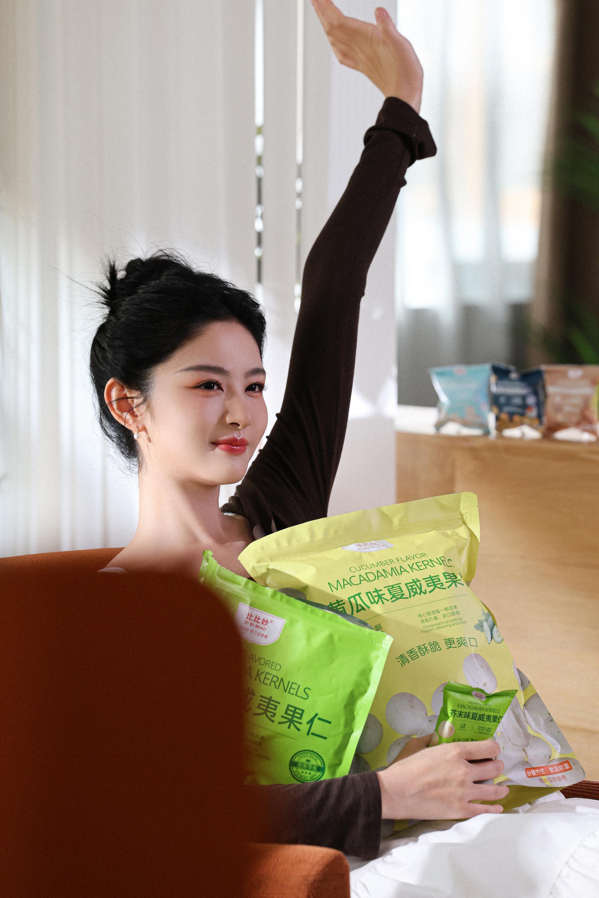 比比妙品牌代言人赵晴恭喜赵晴成为比比妙品牌代言人，也是妹妹的首个商务代言，今年影