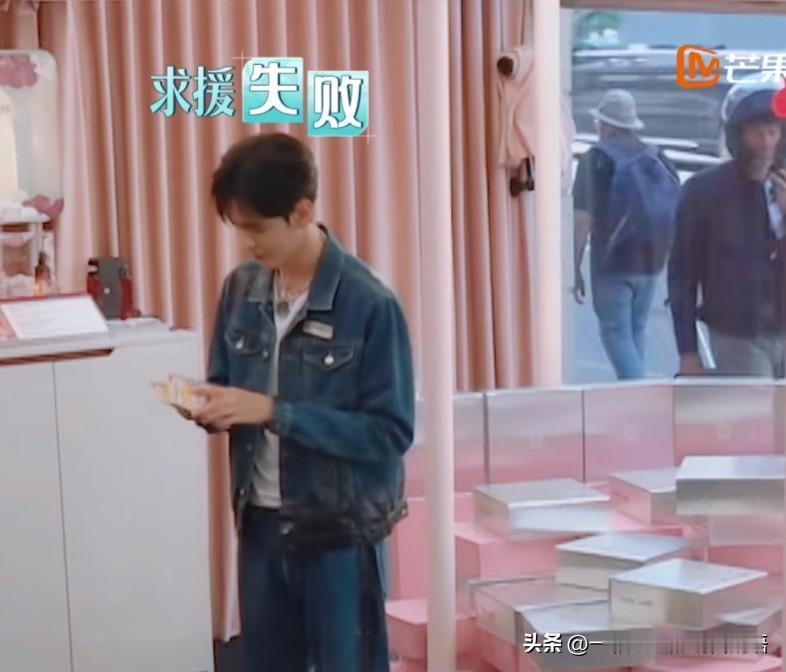“这场景想想都替他捏把汗！”看毕雯珺在《巴黎合伙人》里招呼客人的样子，真能感受到