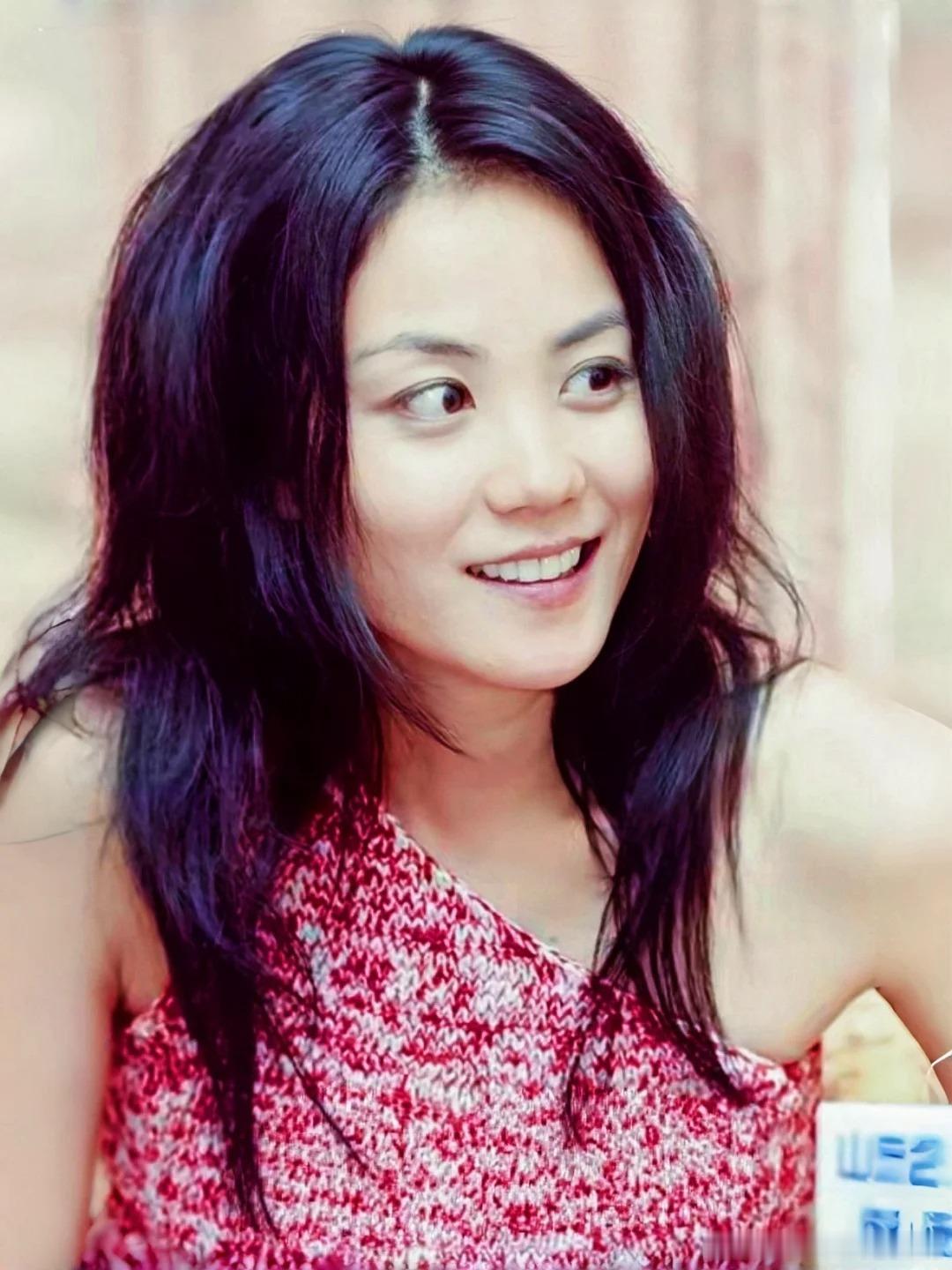 2000年31岁的王菲