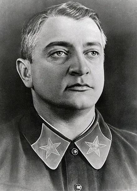 图哈切夫斯基1893年2月16日出生于俄罗斯帝国斯摩棱斯克省的一个贵族家庭，19