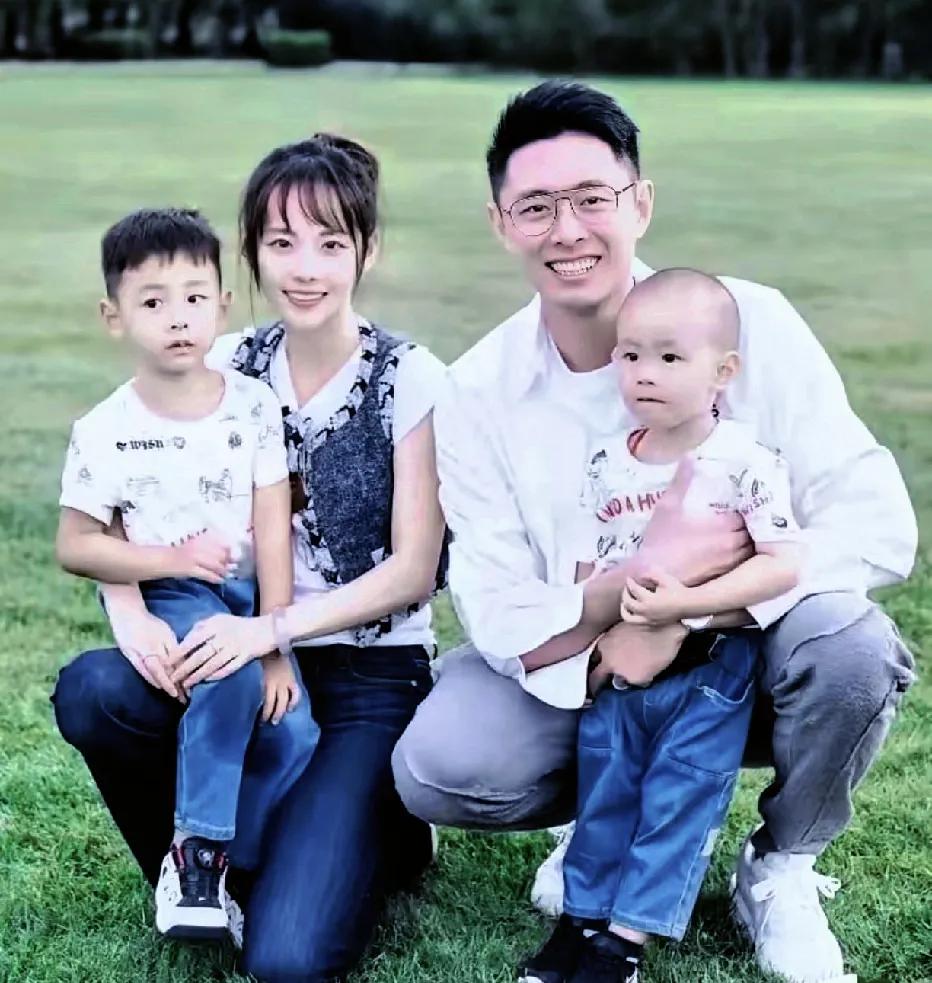 明星父母里最让人看不懂的，还得是买超爸妈，这双标简直离谱到没边。