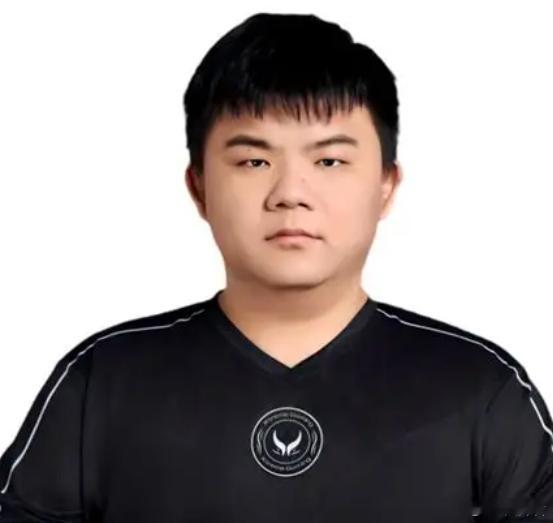 弹幕问Sccc去哪儿了，Xinq说他也不知道啊：Sccc我也不知道啊，感觉不见了