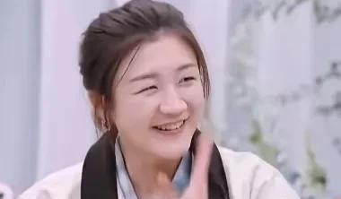 网友问陈梦妈妈彩礼，她却说：彩礼无所谓，但要按传统结婚。这番话，迅速在网络上
