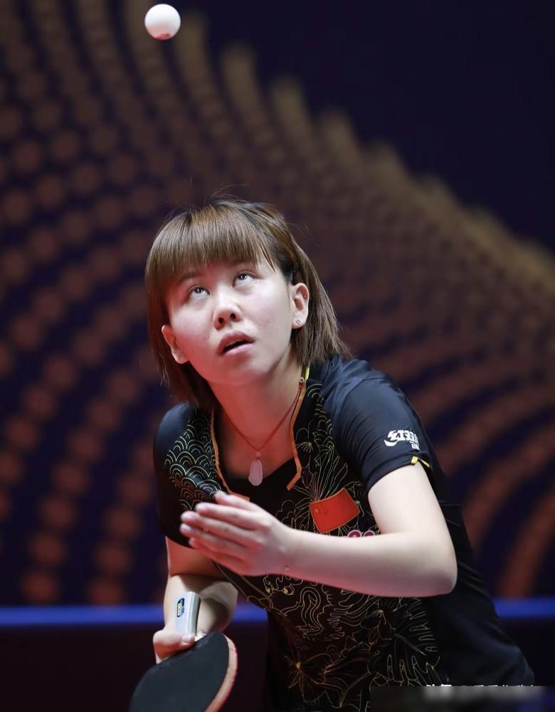 重庆惨败，遮羞布被扯下！国乒的病根，根本不在那帮举灯牌的丫头身上。王励勤前