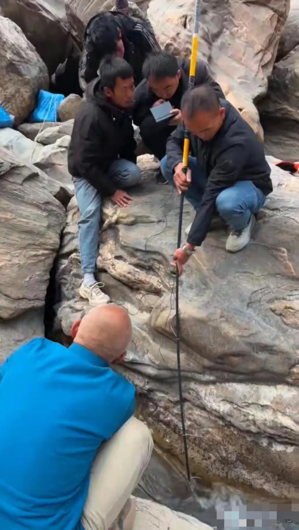 终于知道，为什么虎跳峡落水男子遗体被找到了，但他的家属却放弃打捞了。不是不想