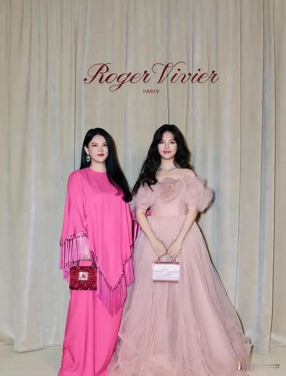 我问老公李湘怎么突然出问题了老公白了我一眼说道她犯了女人最容易犯的错误那就是