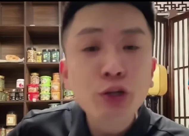 好多人说在杨议的收徒宴上没吃饱，小助理给出解释了。当天本来是十人一桌，但来的人太