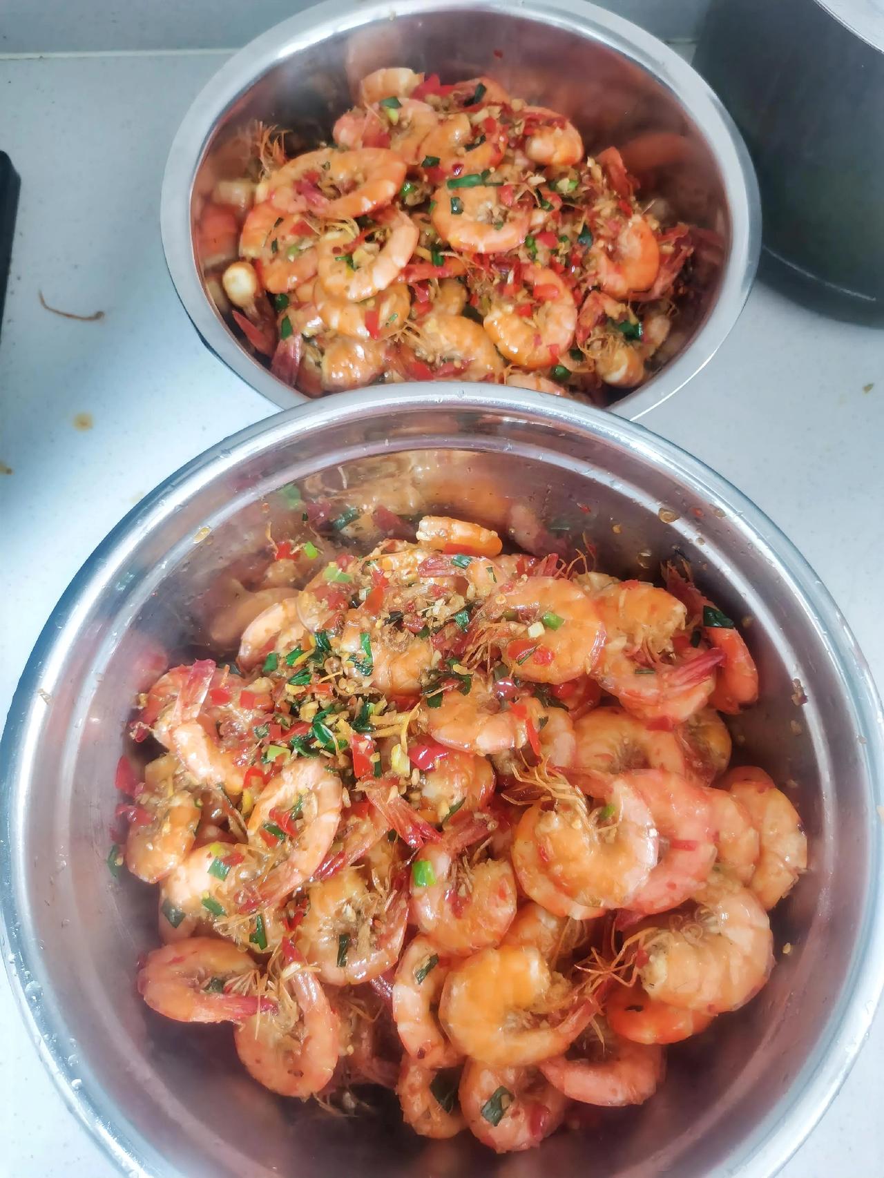 今日公司食堂家常菜谱：爆炒鸡尾虾素炒南瓜丝素炒青菜。任何人都不希望你风