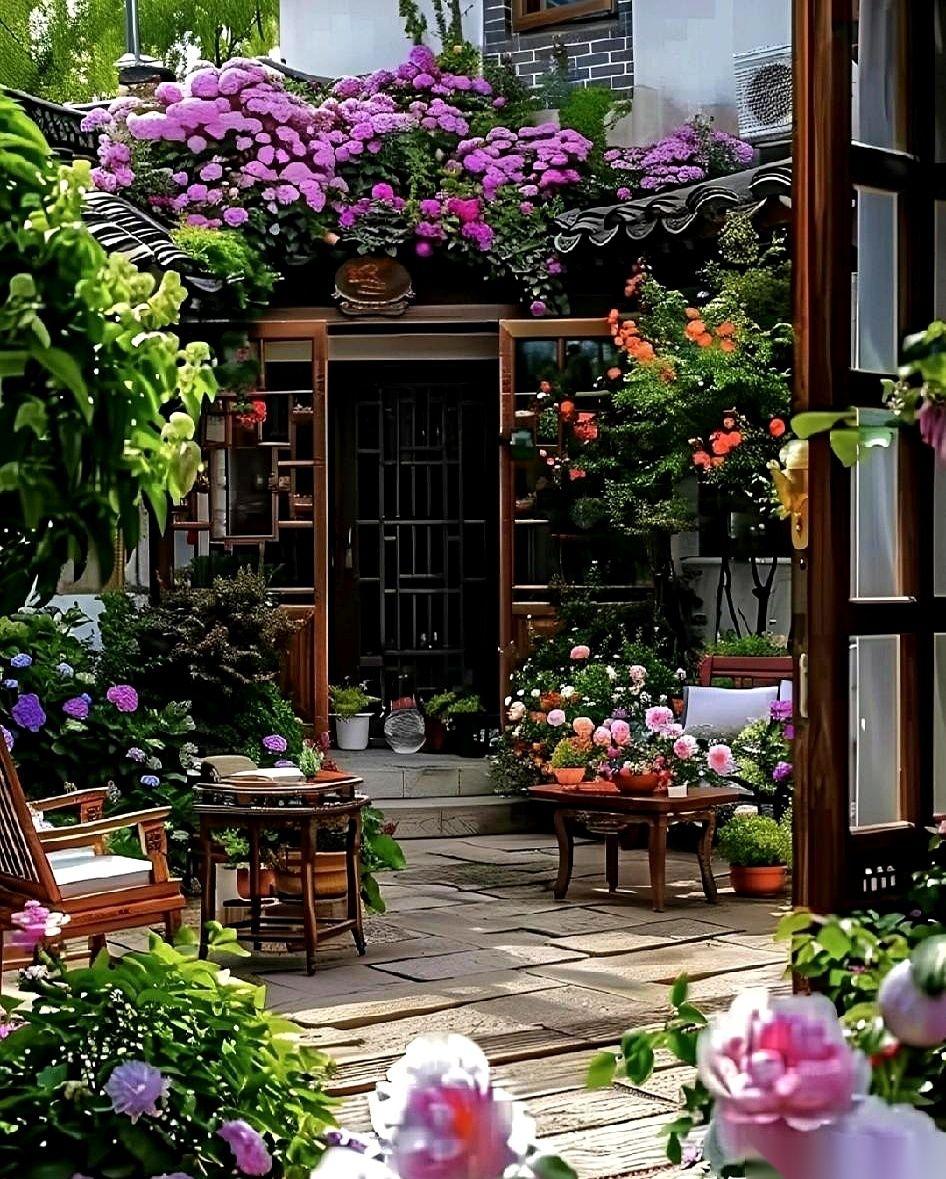 千万别哭穷。真的，我拿我年底仅剩的几千块存款发誓。我前脚刚在网上感慨日子难过