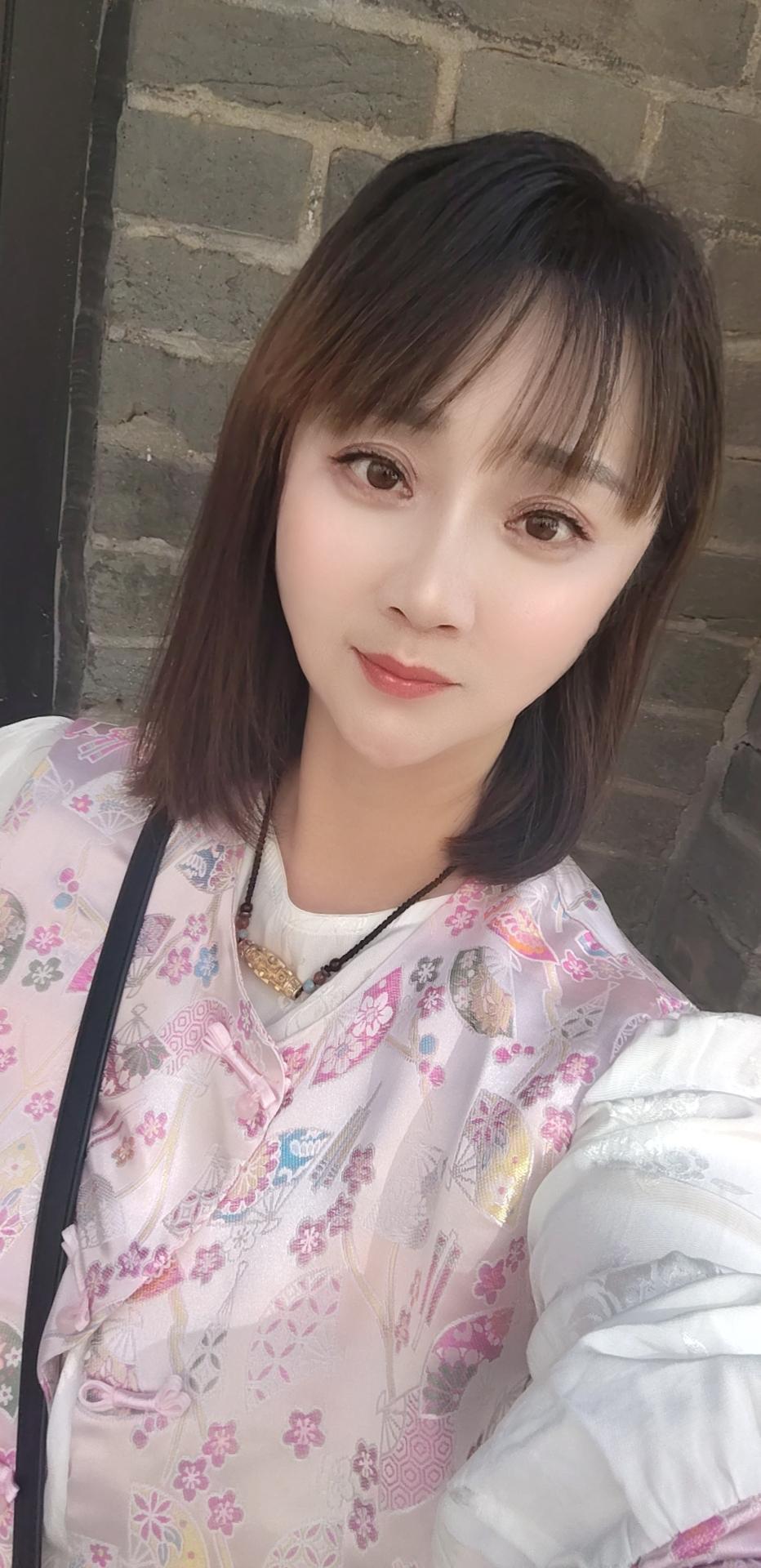 如果有个男人，每天睡前都和你说晚安，却从来不说喜欢你。他每晚等你聊天，虽