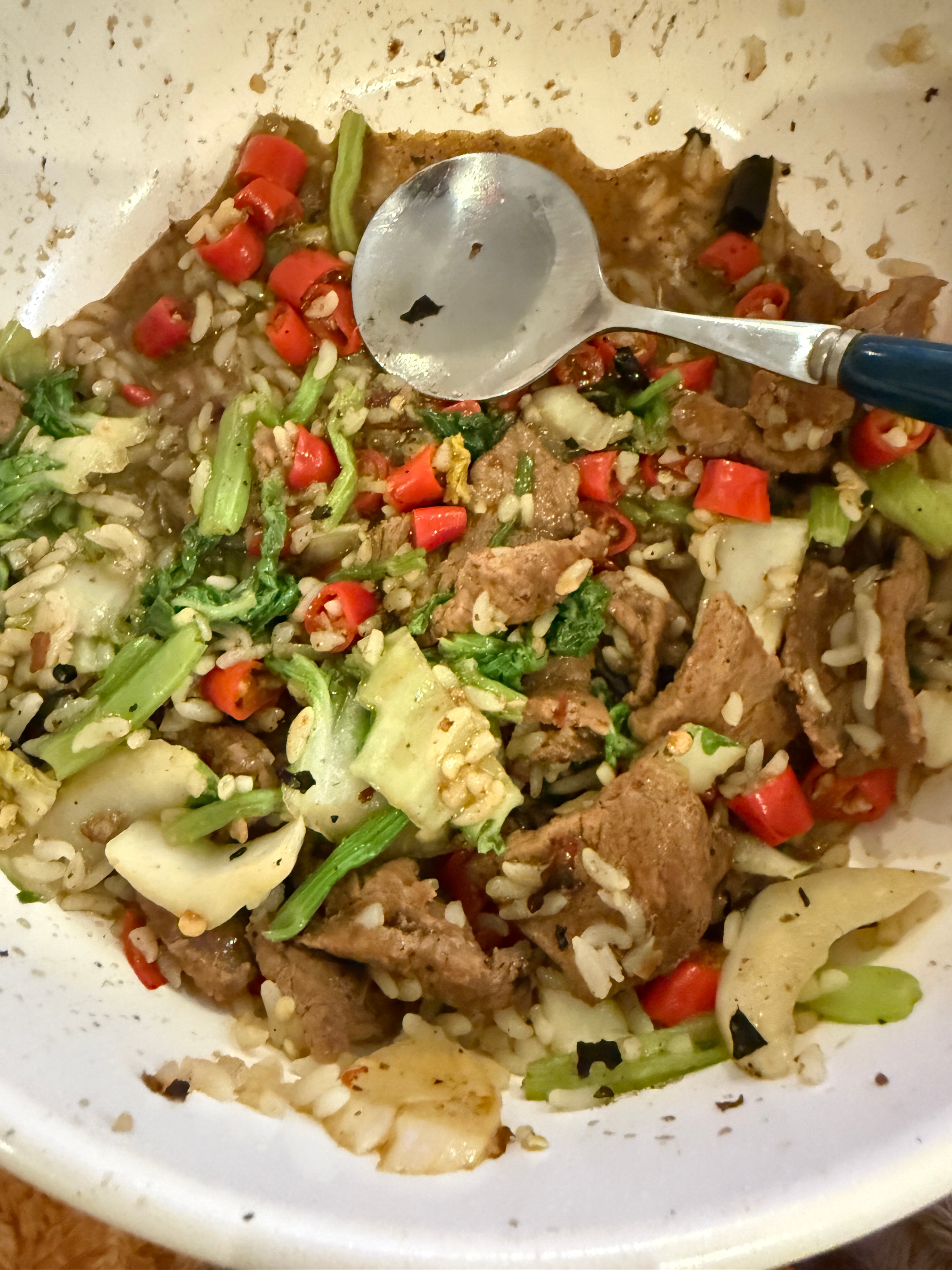 今天又是糊弄学做饭大师🧑🍳把米饭跟菜炒到一起这样就是各种菜炒饭了简直是天