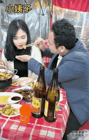 这小姨子也不是一个省事的主！！当着老婆的面也敢做[大笑]，小姨子也好吃，真是，挨