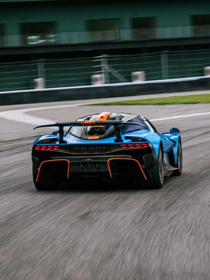 AstonMartinValhalla瞧瞧这GULF配色的阿斯顿马丁V