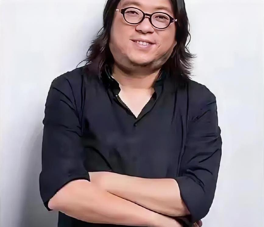 高晓松在外国人面前有多卑微？他说：“到了北欧没几天，我居然都不太敢跟人说话了，因