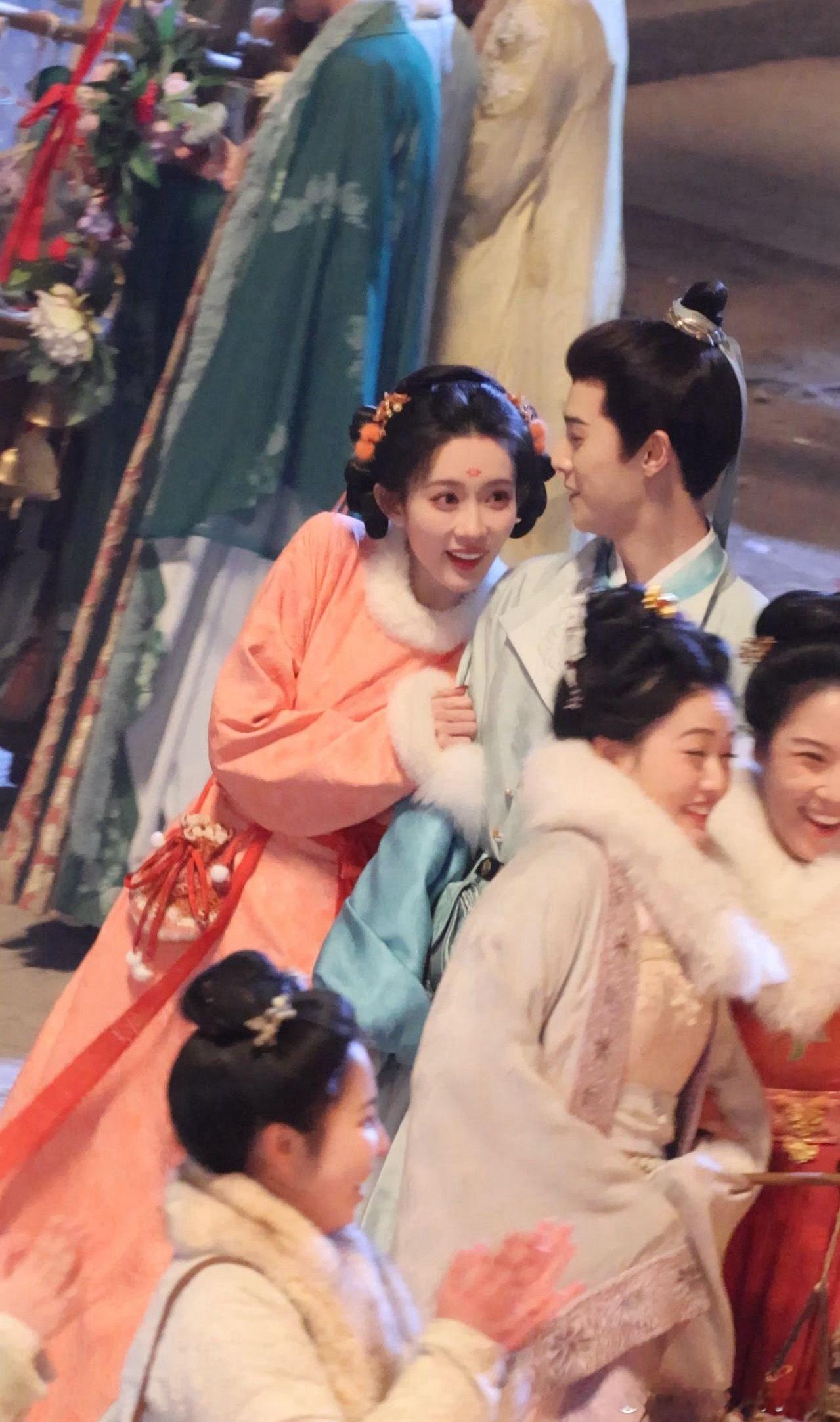 昀牵孟绕昀牵孟绕好幸福的两位