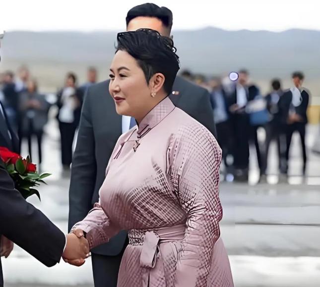 蒙古国这位女外长，越了解越觉得有意思提起内陆小国的外交部长，很多人固有印象早