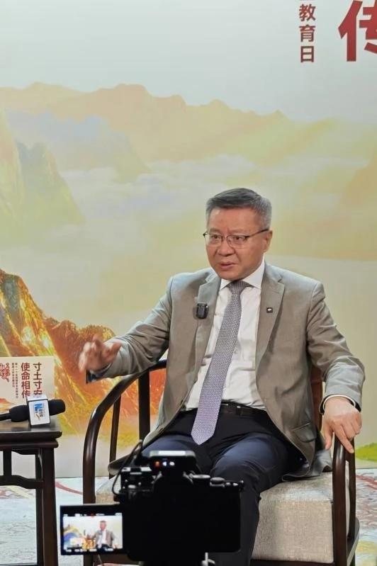 张维为教授在山东尼山发表了一场硬核演讲。4月10日，山东曲阜尼山来了很多名人，