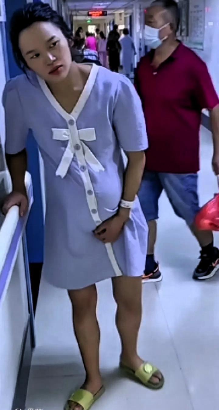 寒心了，女孩怀孕两个月了，男方把彩礼从26万降到8万，就说“家里实在没钱了”。