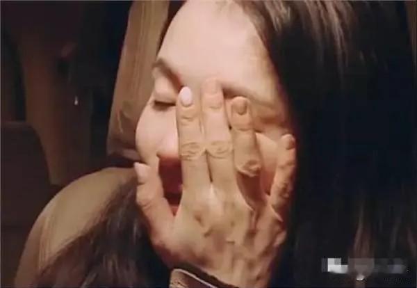 这是在演戏？最近冉莹颖在荧屏上的一番诉苦，看得不少观众跟着心疼。她说家里亏了