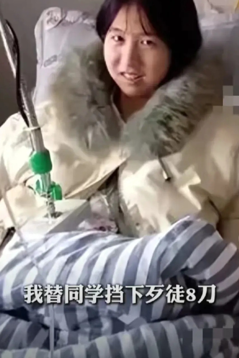 了不起的女孩！早在2019年，崔译文还是桂林电子科技大学的一名大学生，一名歹徒持