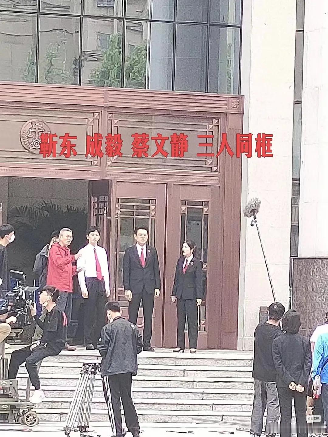 成毅好标准的膝盖过肩哈哈哈