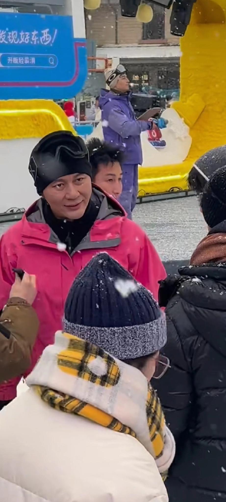 天呐！李晨也要老成这样子了吗？很久没有刷到他了，最近的他怎么了？整个人壮实不少。