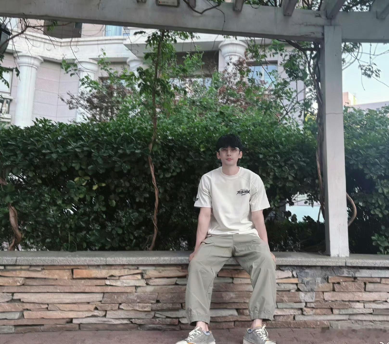 刘芮麟回复网友健身房偶遇明星拍照被要求删掉还遭投诉，一开始评论区全是骂刘芮麟的。