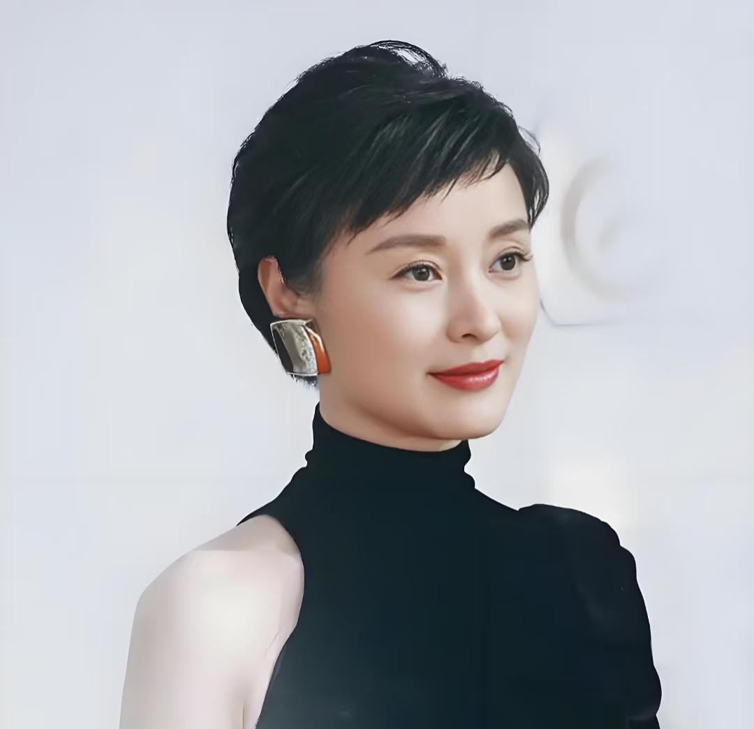 吴越实在不行你就退圈吧！《沉默的荣耀》里演朱枫，一个眼神能戳中人心，一句台词能
