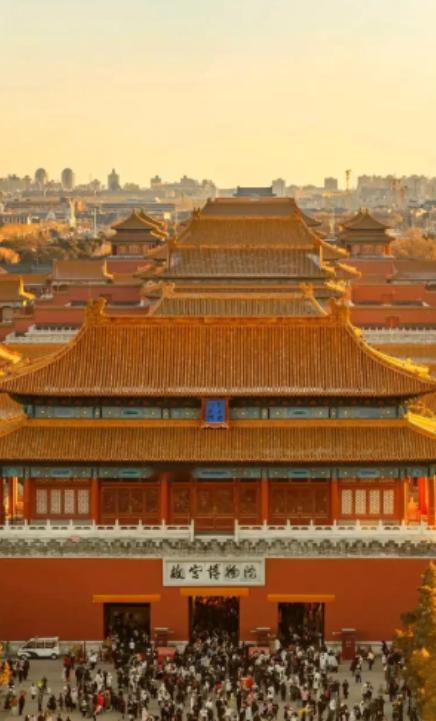 故宫缺钱到了什么地步，似乎永远入不敷出？故宫每年门票收入近8亿，文创收入大约15
