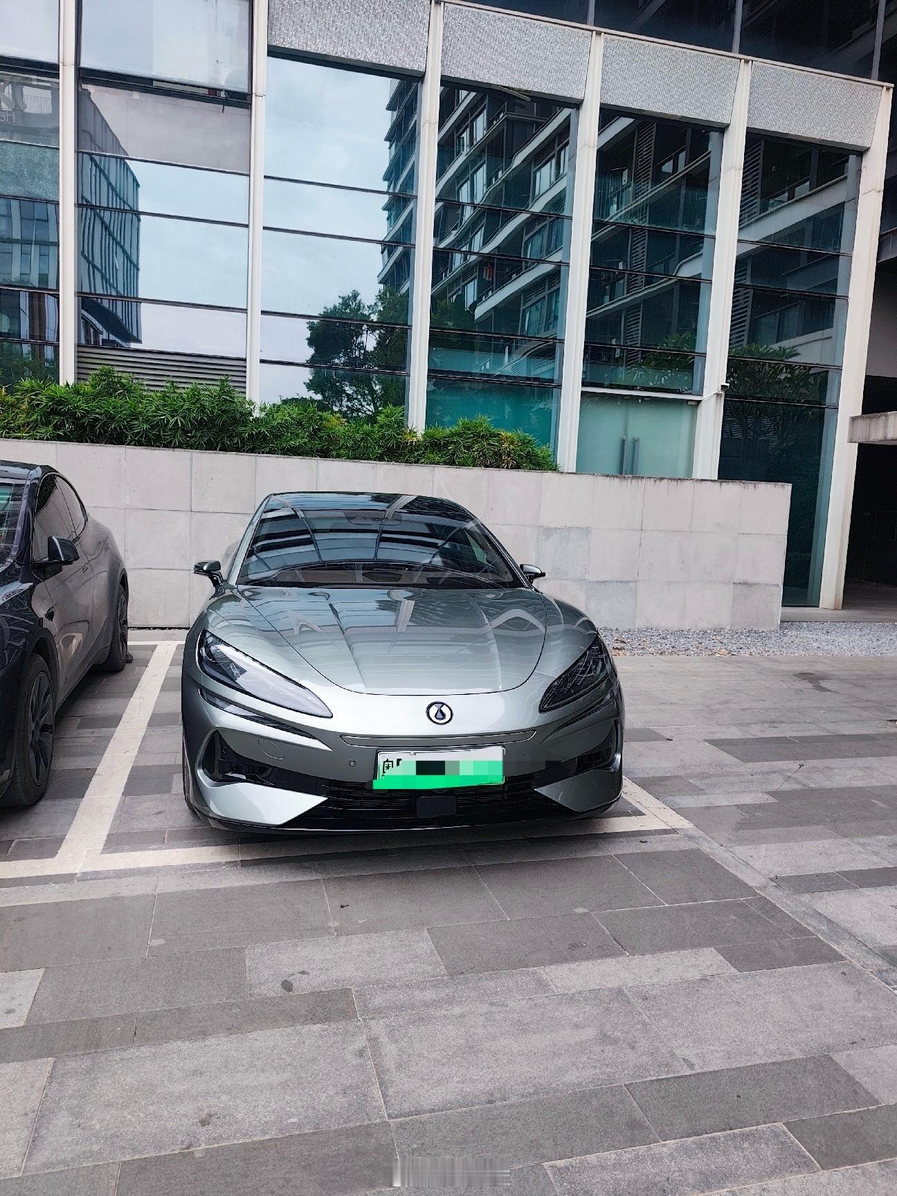 人还没到深圳，腾势Z9GT已经在酒店楼下等我了贵州GT最近很火，不正应了我以前说