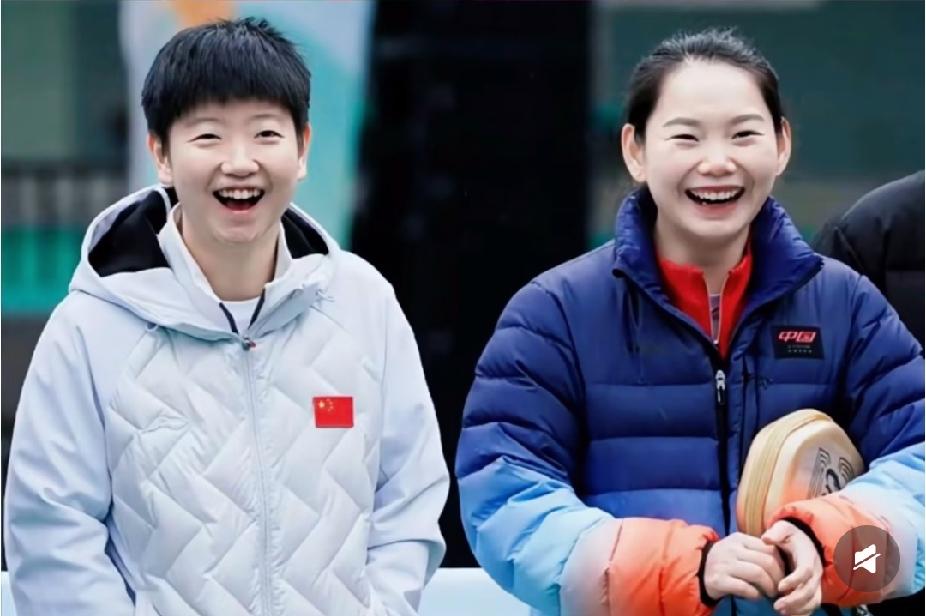 孙颖莎公开感谢何卓佳，看完心里满是感动。之前几位陪练因为各种原因陆续离开，