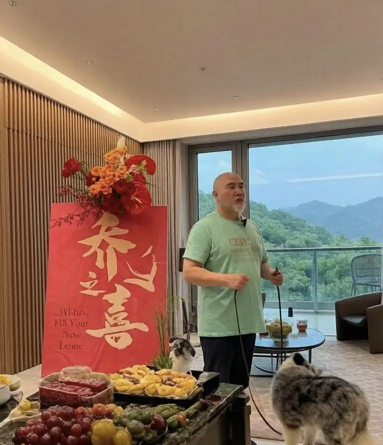赵文瑄虽然没有子女，可是也挺爱花钱的，都70多岁了，还敢在宁波买大平层，装修也