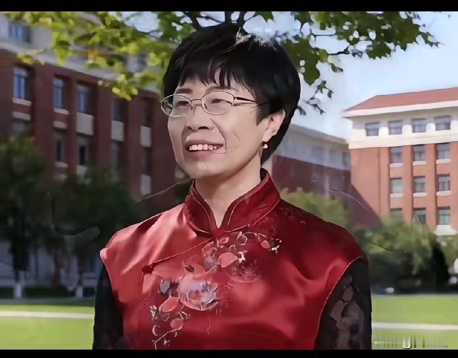 北大才女蒙曼50岁未婚，父母公开征婚只求聊得来，她却直言最想嫁孙悟空！这个答