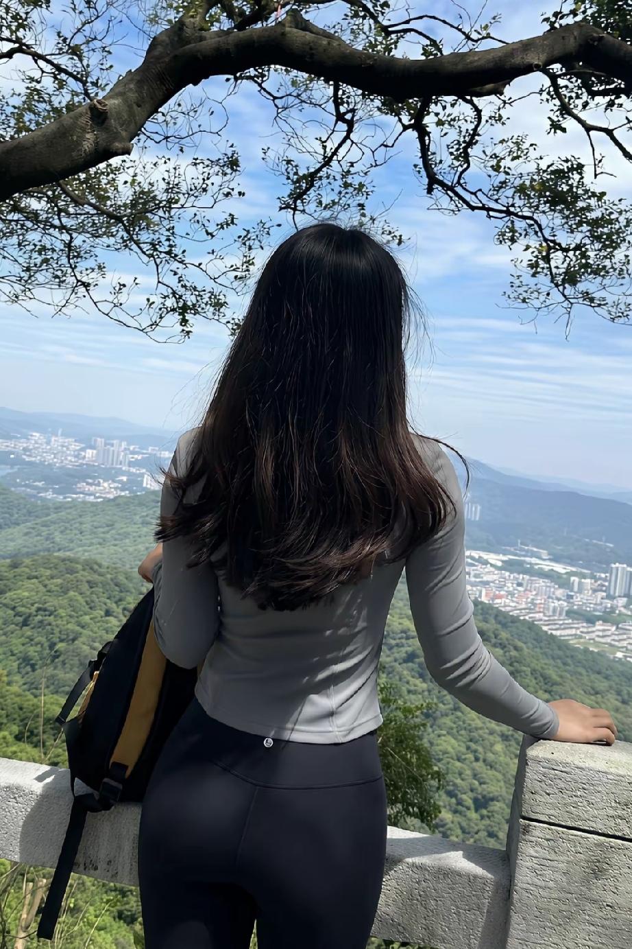 成年人的解压，一半靠释怀，一半靠山野。困在城市久了，每天被喧嚣、压力裹挟。