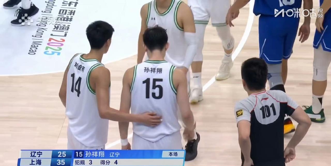 辽宁男篮可歌可泣！外教洛佩斯临危受任，以7.5人次轮换血战上海男篮，让对方主帅莫
