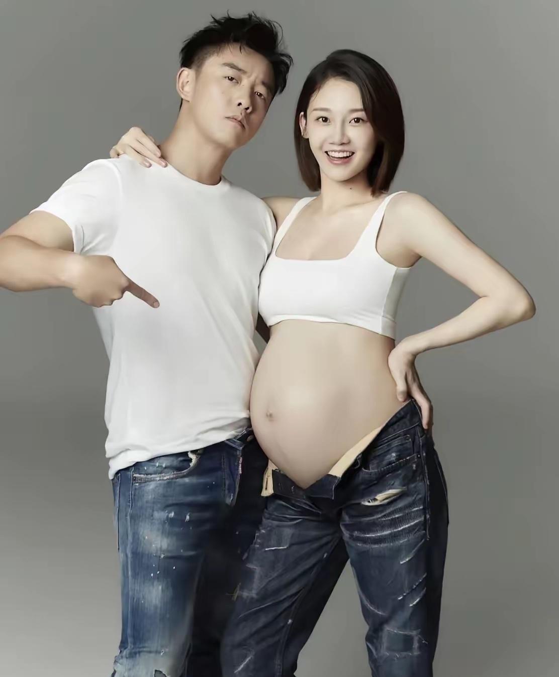 这对夫妻我觉得在娱乐圈里最聪明了，有钱有闲多生娃，基因也好，男帅女美，多生几个娃