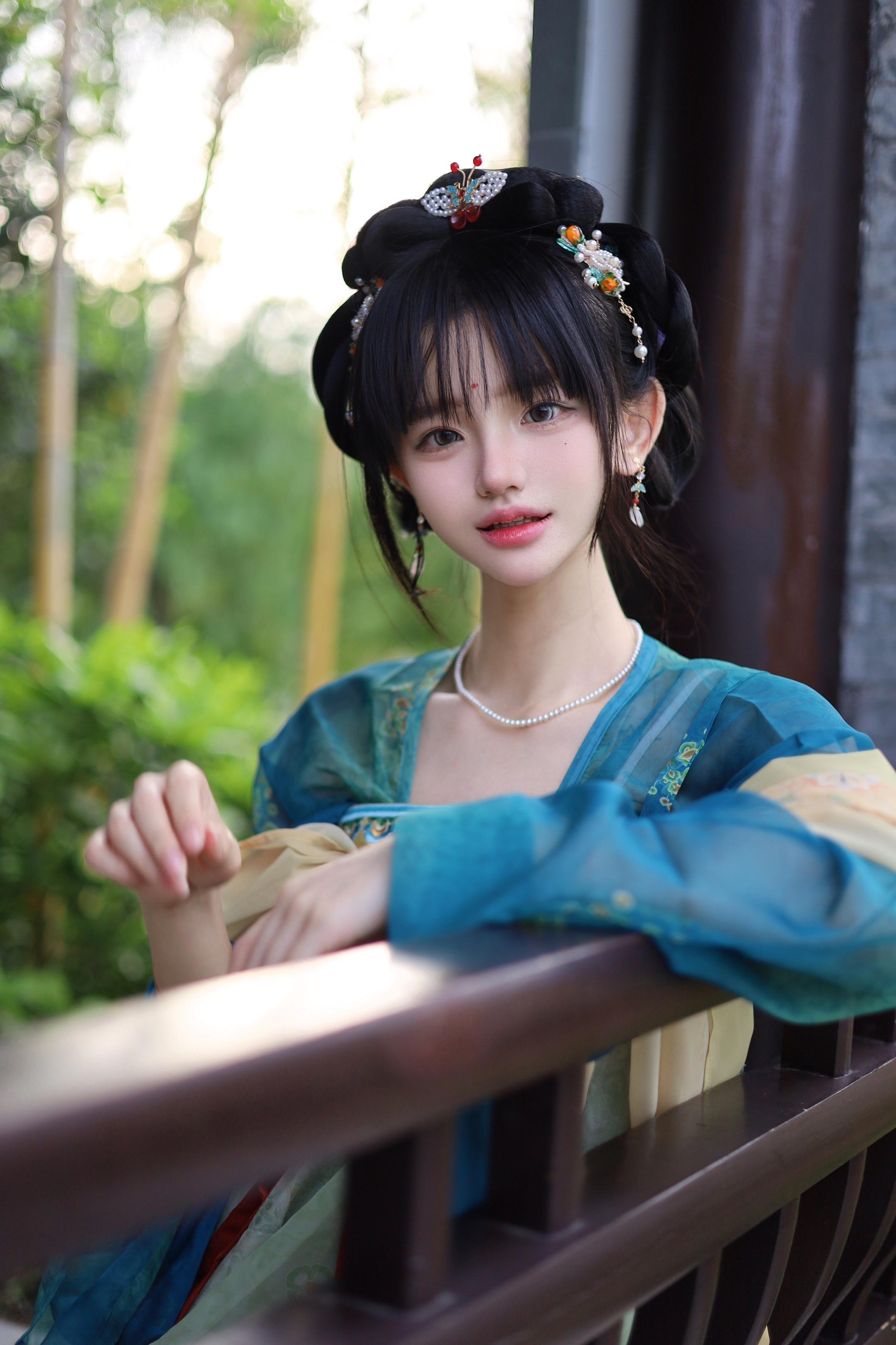 我有一段情入画后归旧梦故里。