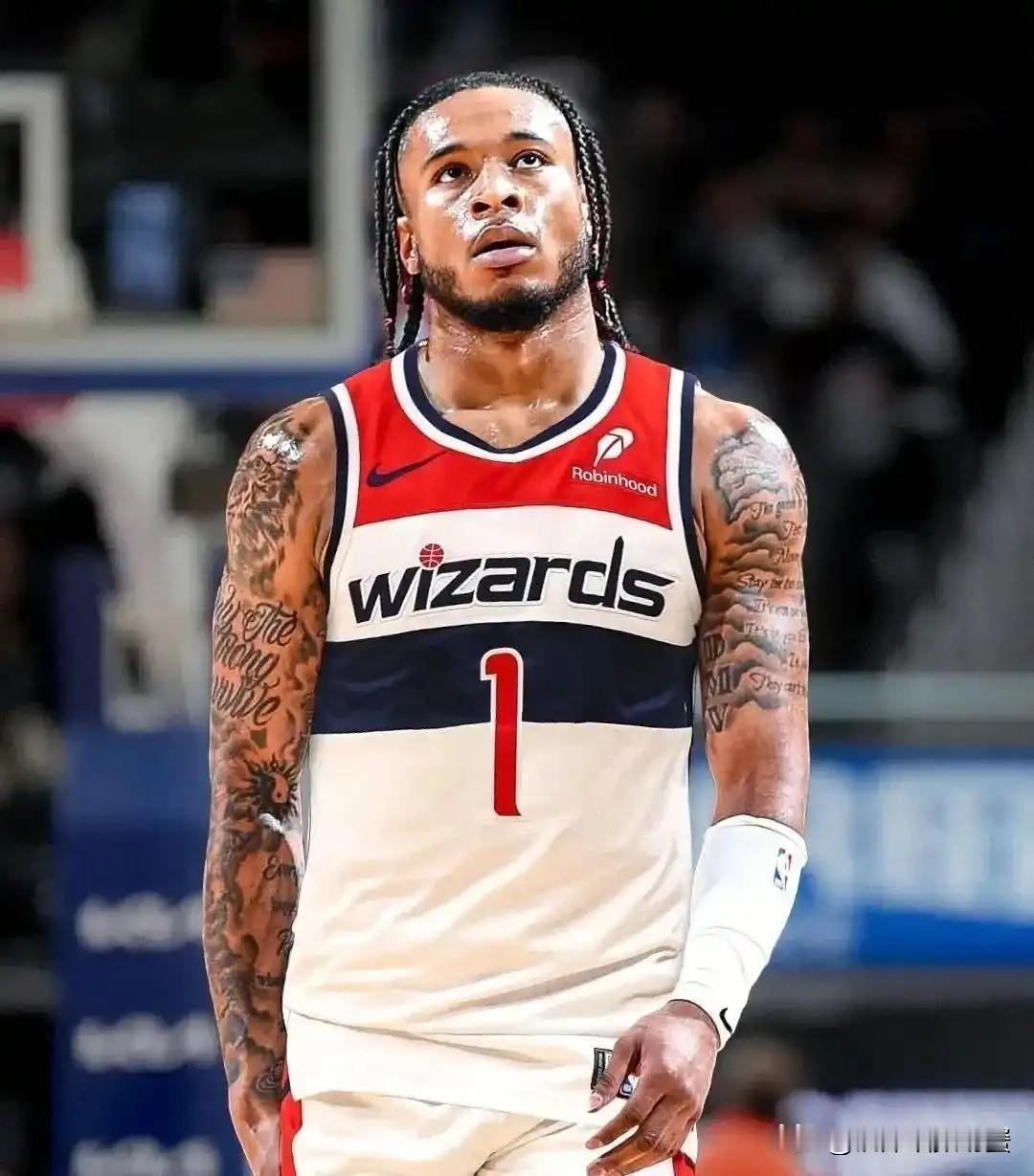 奇才大将惠特摩尔真是出工不出力！在今天奇才主场以132：113大胜老鹰的比赛中，