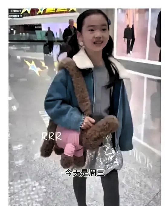 九岁网红小酒窝被曝一个月请假十来天，就为拍短视频和跑商演。老师多次找家长反