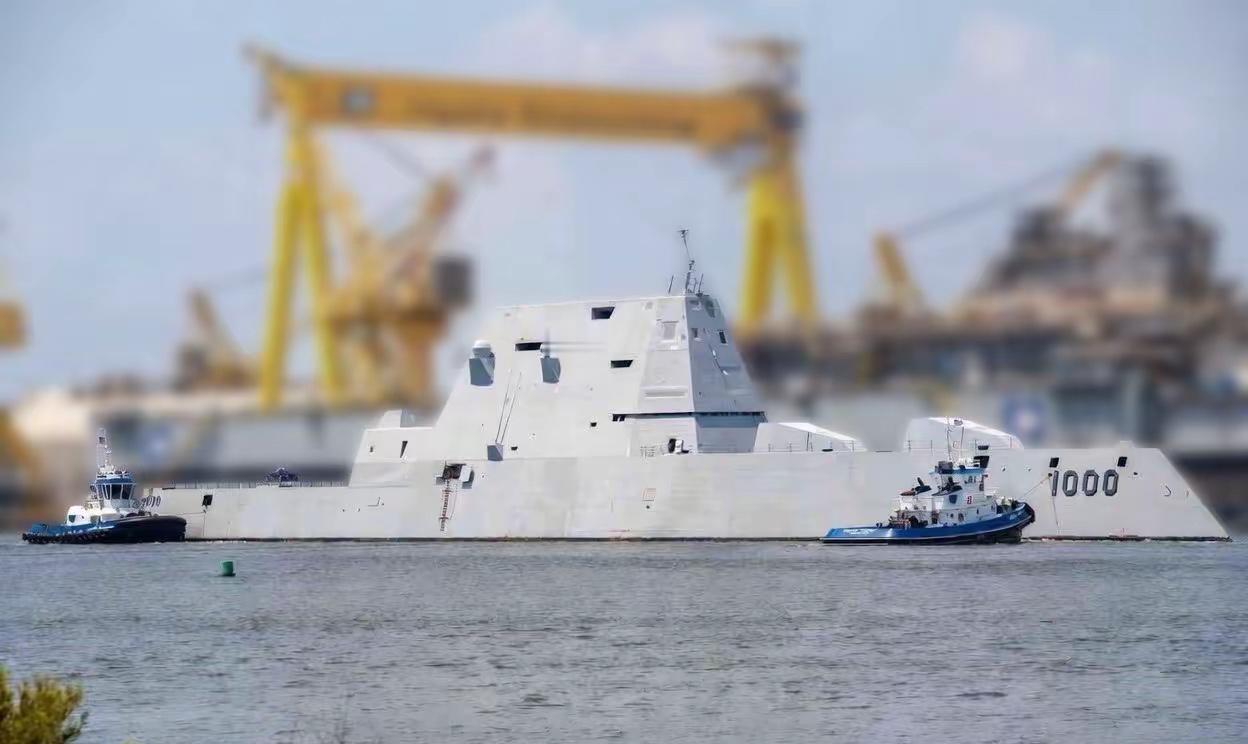 着魔了？22日，据美国媒体爆料，停靠在密西西比州帕斯卡古拉英格尔斯造船厂的美国