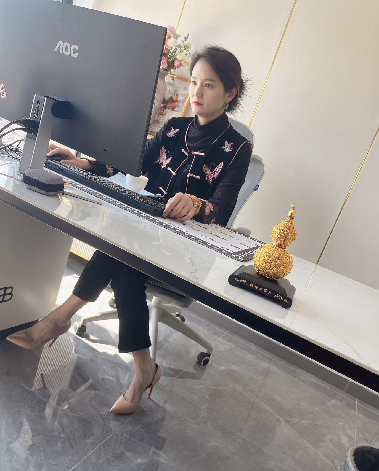 说实话你第一眼看的是哪里？