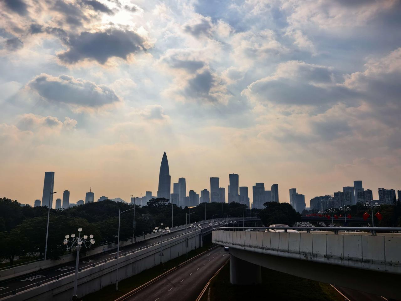 APEC会议对深圳经济有何影响这次APEC在深圳举办对深圳经济影响深远，深圳是我