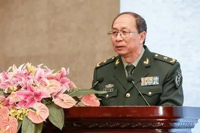 英教授炮轰中国毁约金一南当场撕碎历史谎言2000年一场国际论坛上，英国教授