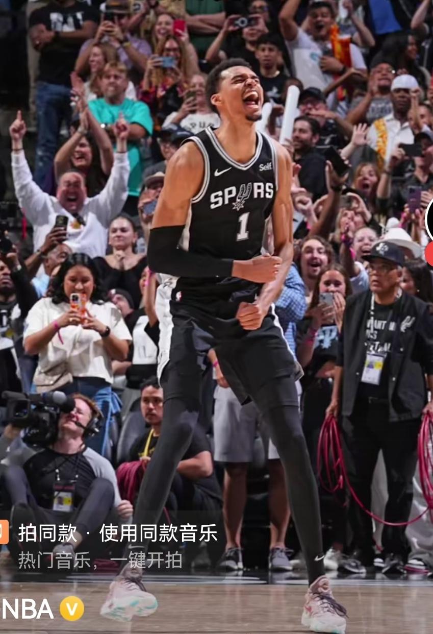 马刺王朝又要开始了！文班亚马与“石佛”邓肯的体测数据对比：● 身高：2.26