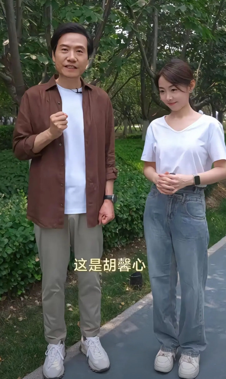 大家现在都很好奇王腾走了后下一个接班人会是谁？很多网友都推荐胡馨心，她五年就从管